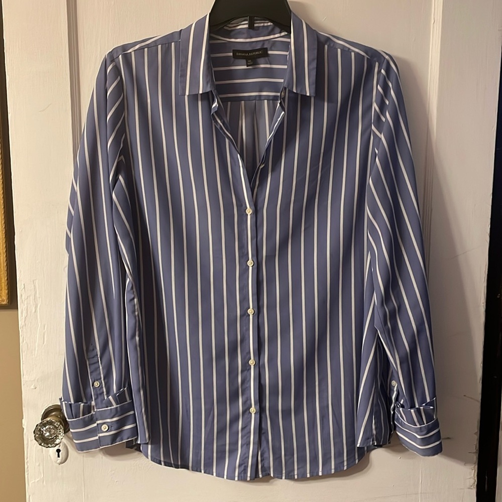EUC women’s XL Banana Republic blue with white stripes button down